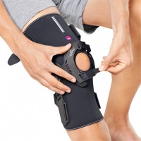 Ортез коленный регулируемый полужёсткий medi PT Control с пателлярной поддержкой